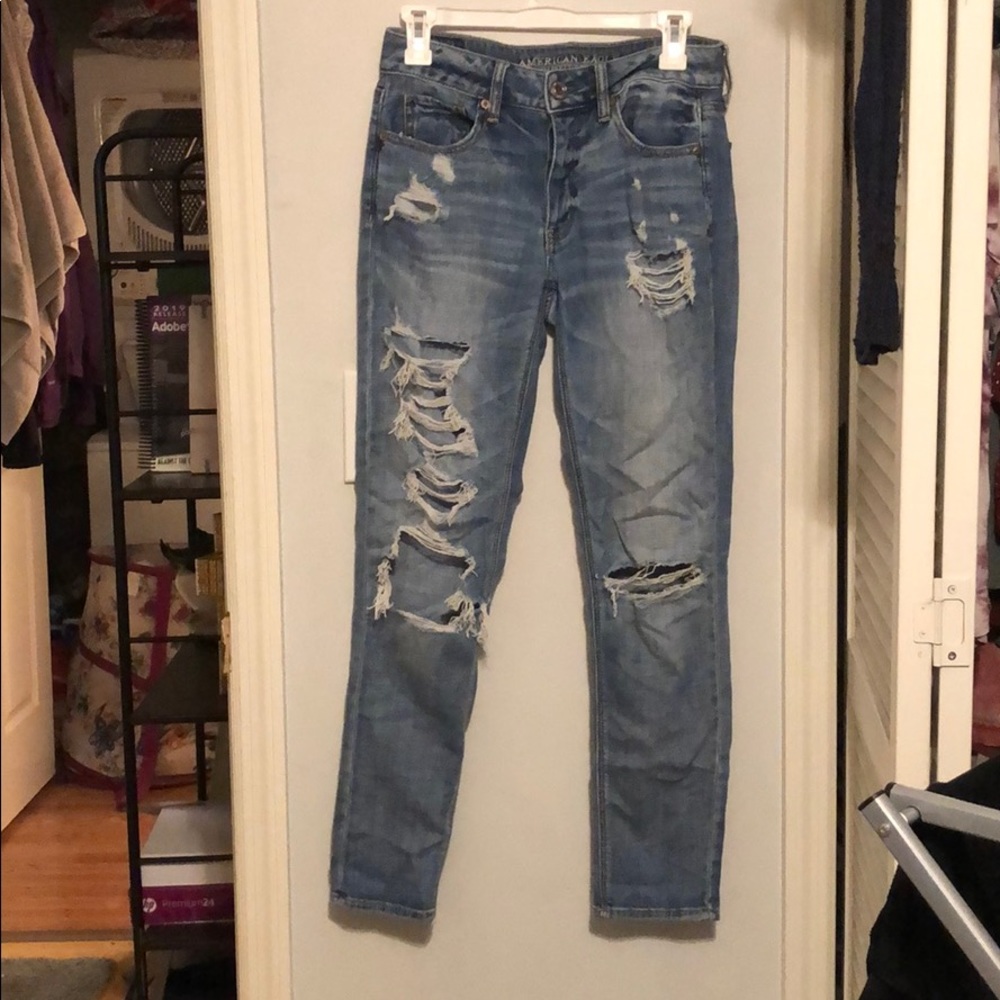 American eagle tomgirl distressed jeans